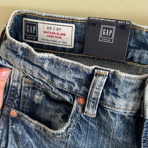 NWT NEVER WORN GAP VINTAGE HIGH RISE FLARE JEANS - Picture 5 of 8